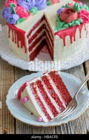 Torta rossa del velluto. Foto Stock