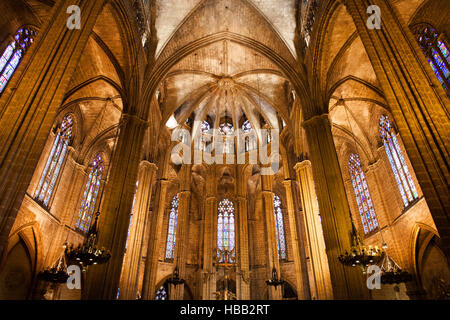 Spagna, Barcellona, abside nella Cattedrale della Santa Croce e di Santa Eulalia interno gotico Foto Stock