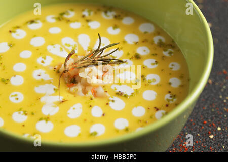 Zuppa di zucca in una ciotola closeup Foto Stock