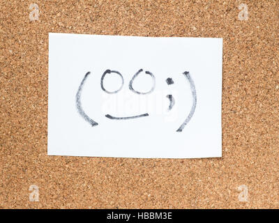 La serie di emoticon giapponese chiamato Kaomoji sulla bacheca di sughero, scomodo Foto Stock