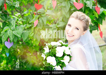 Sposa bionda in natura Foto Stock