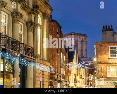 York Minster e Stonegate a Natale da St Helens Square York Yorkshire Inghilterra Foto Stock