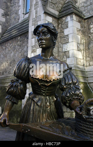 Molly Malone, Dublin , scultura di donna resa famosa nella canzone Molly Malone Foto Stock