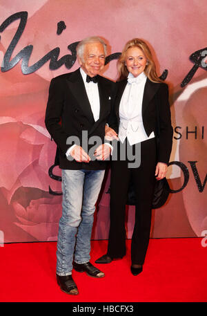 Londra, Regno Unito. 5 Dic, 2016. Ralph Lauren e sua moglie Ricky Anne Loew-Beer frequentare il Fashion Awards 2016 alla Royal Albert Hall di Londra, Regno Unito, su dicembre 5, 2016. Credito: Han Yan/Xinhua/Alamy Live News Foto Stock