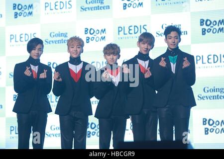 Seul in Corea. 05 Dic, 2016. Diciassette detiene vetrina per il loro terzo album Mini andando diciassette a Seul, in Corea il 01 dicembre, 2016.(Cina e Corea diritti) © TopPhoto/Alamy Live News Foto Stock