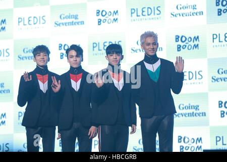 Seul in Corea. 05 Dic, 2016. Diciassette detiene vetrina per il loro terzo album Mini andando diciassette a Seul, in Corea il 01 dicembre, 2016.(Cina e Corea diritti) © TopPhoto/Alamy Live News Foto Stock