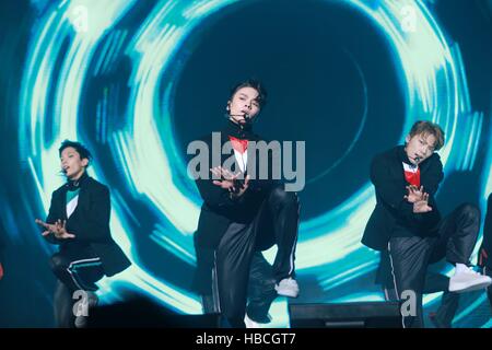 Seul in Corea. 05 Dic, 2016. Diciassette detiene vetrina per il loro terzo album Mini andando diciassette a Seul, in Corea il 01 dicembre, 2016.(Cina e Corea diritti) © TopPhoto/Alamy Live News Foto Stock