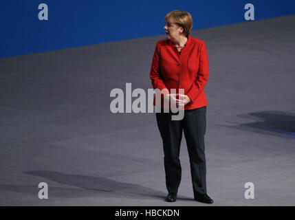 Essen, Germania. 06 Dic, 2016. Il cancelliere tedesco Angela Merkel (CDU) al CDU convenzione federale dopo che fissano la sua rielezione a la posizione del capo del partito al di Essen, Germania, 06 dicembre 2016. Foto: Michael Kappeler/dpa/Alamy Live News Foto Stock