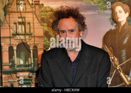 Roma, Italia. 6 dicembre, 2016. Tim Burton assiste il photocall di Burton 'Miss Peregrine's Home per bambini peculiare' a Roma il 6 dicembre 2016 a Roma, Italia. Credito: Fulvio Dalfelli/Alamy Live News Foto Stock