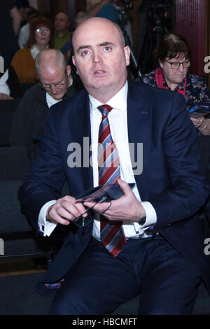 Belfast, Regno Unito. Il 6 dicembre 2016. Assistant CHIEF CONSTABLE Mark Hamilton dalla PSNI era nella partecipazione alla divulgazione di nuove informazioni relative al 1971 bombardamenti di McGurk's Bar di Belfast Credit: Bonzo Alamy/Live News Foto Stock