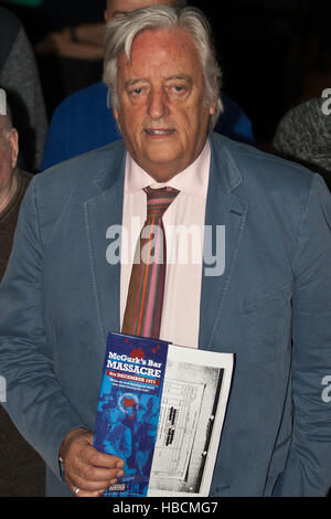 Belfast, Regno Unito. Il 6 dicembre 2016. Barrister Michael Mansfield QC. Signor Mansfield ha consegnato il memorial lecture presso il St Mary's University College di Falls Road. Egli ha parlato di nuove informazioni relative al 1971 bombardamenti di McGurk's Bar Belfast, Regno Unito. Credito: Bonzo Alamy/Live News Foto Stock