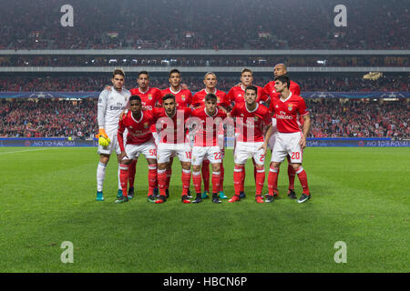 Lisbona, Portogallo. 6 dicembre, 2016. Benfica squadra iniziale per il gioco della UEFA Champions League, gruppo B, SL Benfica vs SSC Napoli Credito: Alexandre de Sousa/Alamy Live News Foto Stock