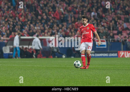 Lisbona, Portogallo. 6 dicembre, 2016. Benfica il centrocampista dal Portogallo Pizzi (21) durante il gioco della UEFA Champions League, gruppo B, SL Benfica vs SSC Napoli Credito: Alexandre de Sousa/Alamy Live News Foto Stock