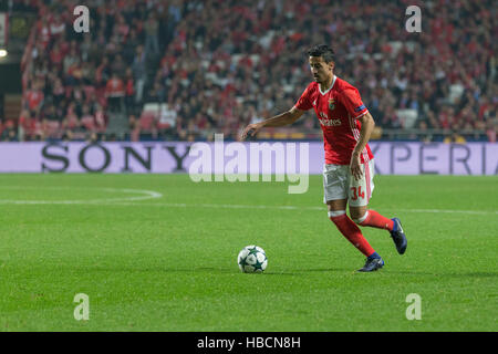 Lisbona, Portogallo. 6 dicembre, 2016. Benfica il portiere dal Portogallo Andre Almeida (34) durante il gioco della UEFA Champions League, gruppo B, SL Benfica vs SSC Napoli Credito: Alexandre de Sousa/Alamy Live News Foto Stock