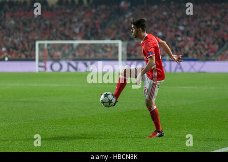 Lisbona, Portogallo. 6 dicembre, 2016. Benfica il centrocampista dal Portogallo Pizzi (21) durante il gioco della UEFA Champions League, gruppo B, SL Benfica vs SSC Napoli Credito: Alexandre de Sousa/Alamy Live News Foto Stock