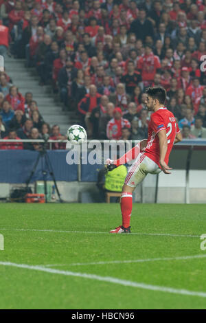 Lisbona, Portogallo. 6 dicembre, 2016. Benfica il centrocampista dal Portogallo Pizzi (21) durante il gioco della UEFA Champions League, gruppo B, SL Benfica vs SSC Napoli Credito: Alexandre de Sousa/Alamy Live News Foto Stock