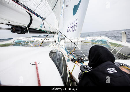 Oman Vela trimarano di prendere parte alla Kieler Woche. Foto Stock