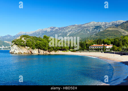 Mediterraneo mare Adriatico il paesaggio nei pressi di Sveti Stefan, Montenegro, l'Europa. Foto Stock