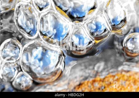 Perle in acqua dall'aria Foto Stock