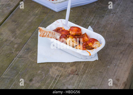 Sacchetto di carta con salsiccia Foto Stock