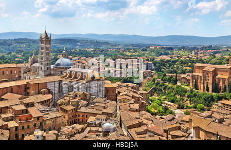 Vista aerea sul Duomo di Siena, Italia Foto Stock