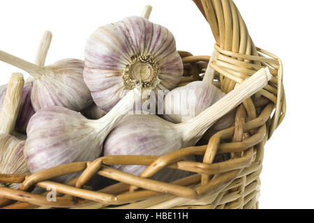 Grandi bulbi di aglio nel cestello Foto Stock