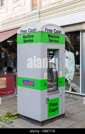 Free-standing bancomat in Walsall town center Foto Stock