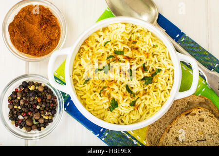 Instant zuppa di noodle cinesi Foto Stock