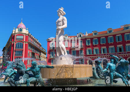 Fontana chiamato Fontaine du Soleil sulla Place Massena a Nizza, Francia Foto Stock