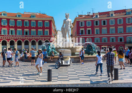 Fontana chiamato Fontaine du Soleil sulla Place Massena a Nizza, Francia Foto Stock