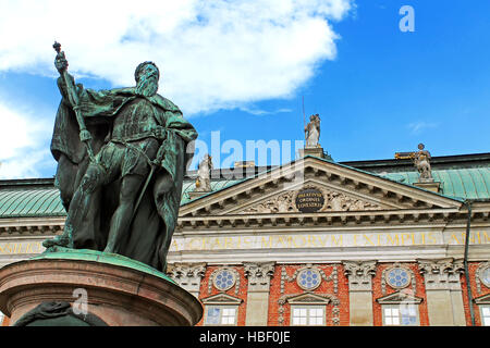 Statua di Gustavo Erici di fronte Riddarhuset (Casa della Nobiltà) a Stoccolma, Svezia Foto Stock