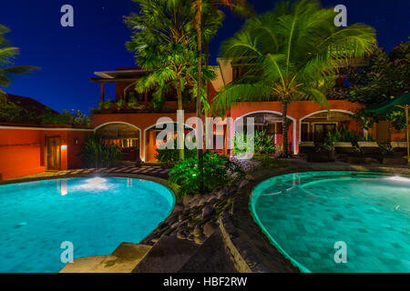 Piscina in hotel su isola di Bali Indonesia Foto Stock