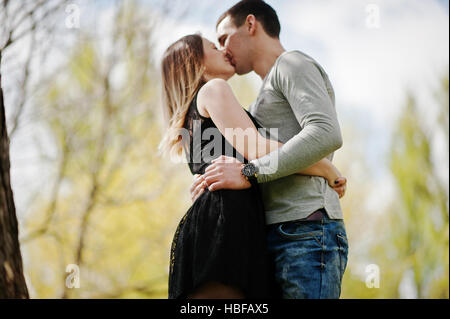 La baciò e huqqing matura in amore Foto Stock