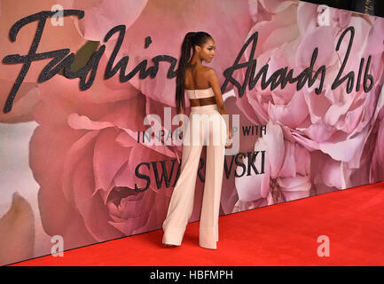 Jourdan Dunn frequentando il Fashion Awards 2016 presso la Royal Albert Hall di Londra. Foto Stock