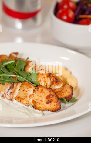 Grigliata di spiedini di pollo pasto Foto Stock