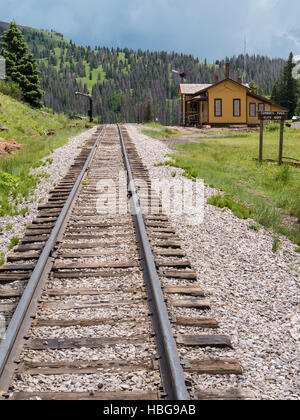 Cumbres passate la stazione Cumbres & Toltec Scenic Railroad tra Chama, Nuovo Messico e Antonito, Colorado. Foto Stock