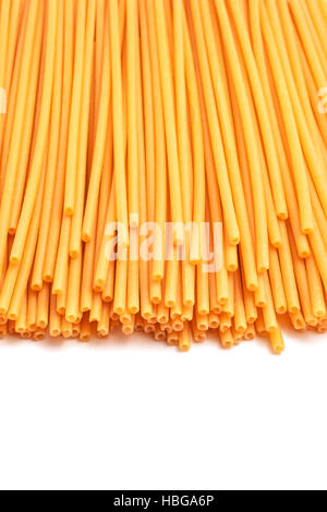 Spaghetti bucatini pasta studio isolato Foto Stock