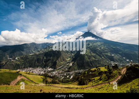 Eruzione del vulcano Tungurahua, Cordillera Occidental delle Ande Centrali di Ecuador, Sud America Foto Stock