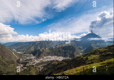 Eruzione del vulcano Tungurahua, Cordillera Occidental delle Ande Centrali di Ecuador, Sud America Foto Stock