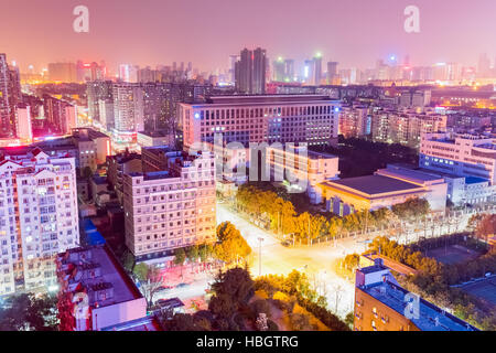 Zona residenziale di notte a Wuhan Foto Stock