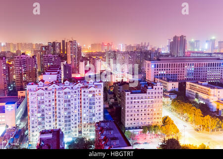 Zona residenziale di notte a Wuhan Foto Stock