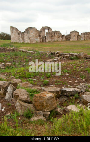 Caserma rovina di parete, Fort McKavett sito storico dello Stato, Texas Foto Stock