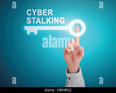 Maschio di pressatura a mano cyber stalking tasto blu su sfondo astratto Illustrazione Vettoriale