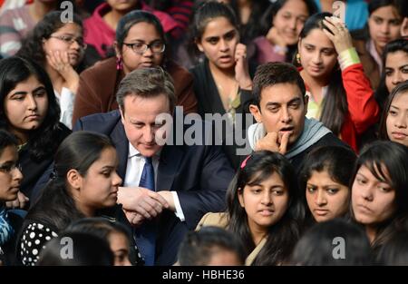 Primo Ministro britannico David Cameron indiano attore di Bollywood AAMIR KHAN interagisce studenti collage Janki Devi Memorial Delhi Foto Stock