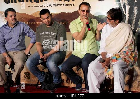 Vijay Singh attore AAMIR KHAN Vidhu Vinod Chopra Amitabh Bachchan durante il lancio del rimorchio di film di Hollywood rotta cavalli Mumbai Foto Stock