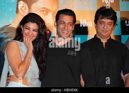 Attore di Bollywood Jacqueline Fernandes, Salman Khan e regista Sajid Nadiadwala durante il lancio del rimorchio di film di Kick Mumbai Foto Stock