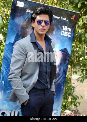 Shah Rukh Khan ritratto, attore indiano Bollywood alla promozione del film Dilwale a Nuova Delhi, India Foto Stock