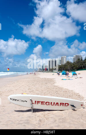 Segno bagnino sulla spiaggia principale della città di Gold Coast, Queensland, Australia Foto Stock