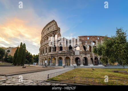 Sunrise al Colosseo, Roma, Italia Foto Stock