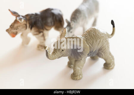 Elefante rinoceronte e figure di animali Foto Stock